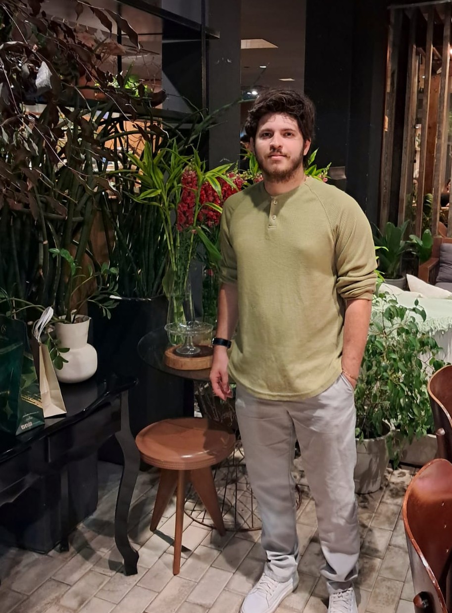Uma foto frontal do programador Kaio Vitor