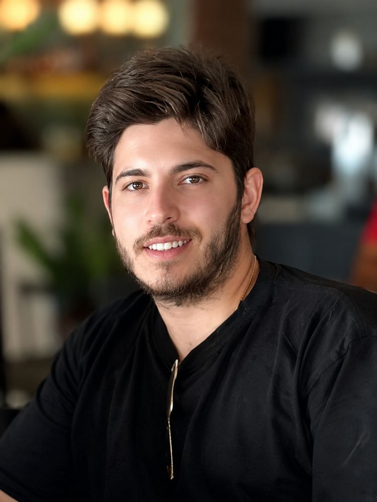 Uma foto frontal do programador Kaio Vitor